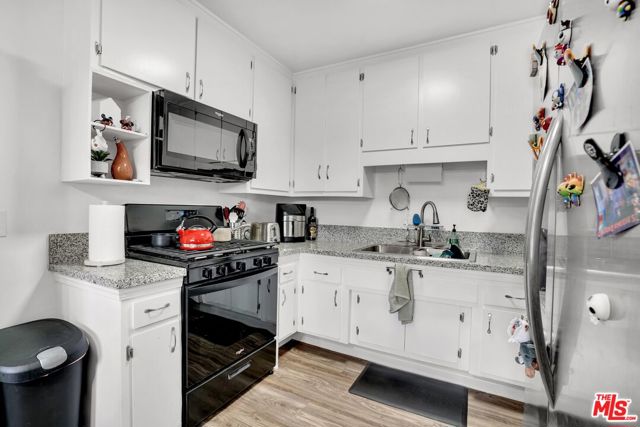 Image 7 of 15 For 6225 Reseda Boulevard