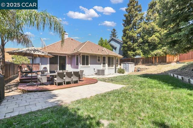 7016 Molluk Way, Clayton CA: https://media.crmls.org/mediaz/4d2e4996-bdbf-4b49-878f-79695b0ad0c6.jpg