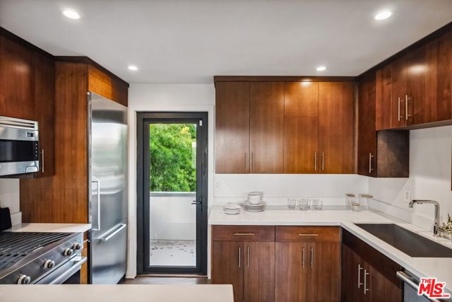 7840 Torreyson Drive, Los Angeles CA: https://media.crmls.org/mediaz/4d2ee979-ebd5-44fd-a3e7-35eab512a92c.jpg