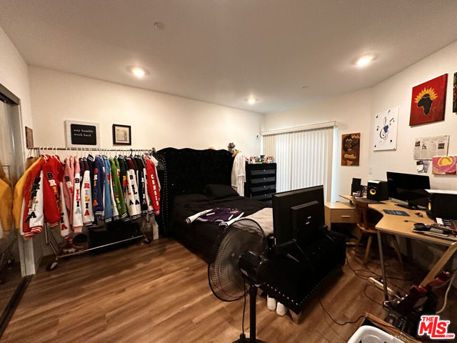 5531 La Mirada Avenue, Los Angeles CA: https://media.crmls.org/mediaz/4d2f2134-86b1-4864-85a6-da8bd494012f.jpg