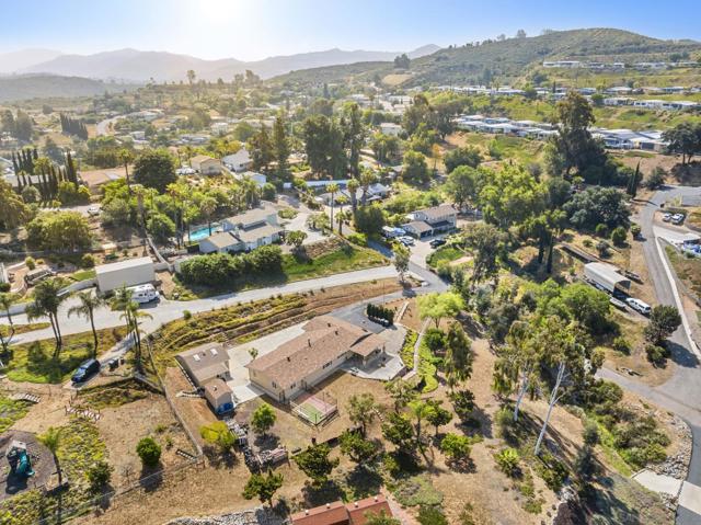 12220 Valhalla Drive, Lakeside CA: https://media.crmls.org/mediaz/4d2f2a0a-f8fe-4deb-8693-269585d13f61.jpg