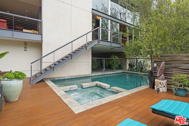 2207 Bowmont Drive, Beverly Hills CA: https://media.crmls.org/mediaz/4d2f646a-6d20-407e-affb-9fb9900dc2ba.jpg