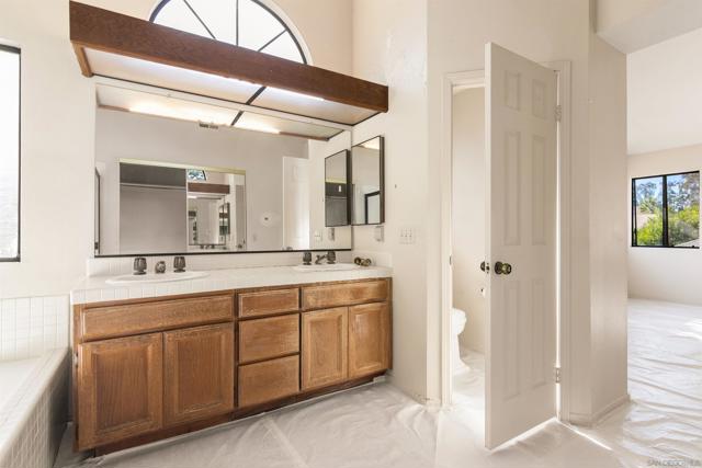 3970 Santa Nella Pl, San Diego CA: https://media.crmls.org/mediaz/4d2f7015-1c69-4e57-a803-7213a4ffe5a9.jpg