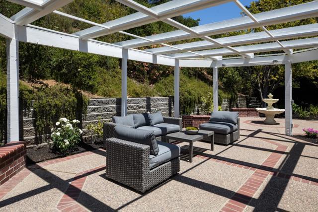 348 Costello Drive, Los Altos CA: https://media.crmls.org/mediaz/4d2fb12a-59ee-4da2-9465-81d4788328e1.jpg
