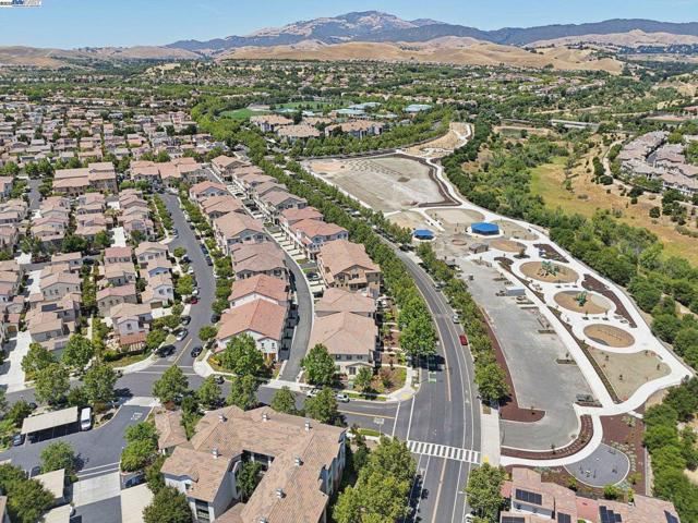 5010 Barrenstar Way, San Ramon CA: https://media.crmls.org/mediaz/4d2fbc9b-38dc-447b-a1bd-b0fa079909ff.jpg
