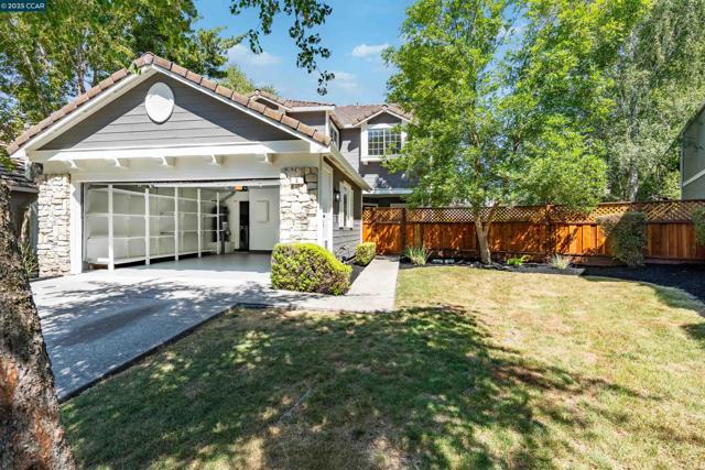 5 Stuart Place, Danville CA: https://media.crmls.org/mediaz/4d2fe251-0859-44e5-91d5-4c867ea5256f.jpg