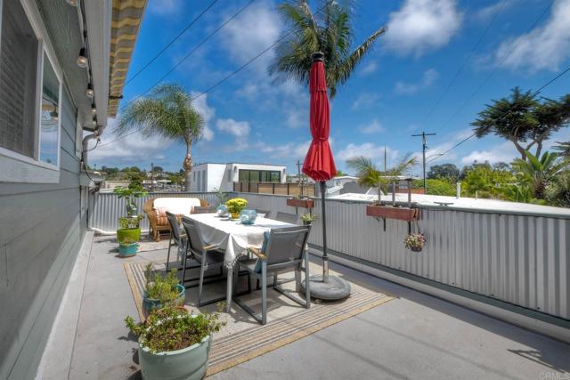 123 Jasper Street, Encinitas CA: https://media.crmls.org/mediaz/4d2feb57-f6e5-46d3-b994-9b1575932972.jpg