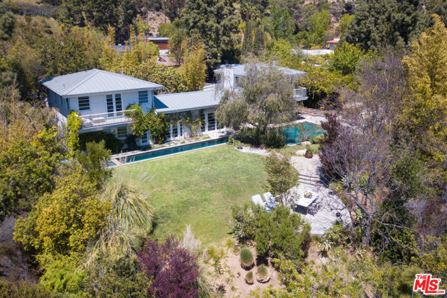 3220 Tahoe Place, Los Angeles CA: https://media.crmls.org/mediaz/4d302755-3fab-42cb-9221-7a6470174f74.jpg