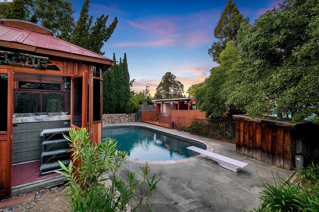 17561 Vineyard Rd, Castro Valley CA: https://media.crmls.org/mediaz/4d306f1b-eb12-45a4-a70b-f50e8047c8d7.jpg