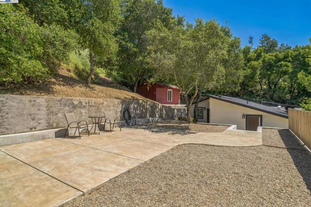 18698 Cull Canyon Rd, Castro Valley CA: https://media.crmls.org/mediaz/4d30700a-65d9-4722-b485-374915252efb.jpg