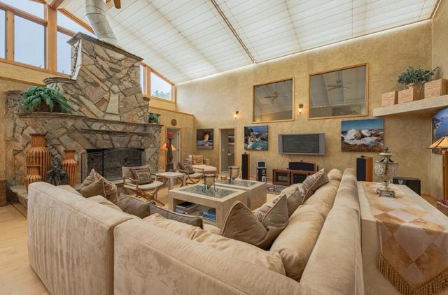 1093 Presidio Road, Pebble Beach CA: https://media.crmls.org/mediaz/4d30d819-e5d9-4b17-90c0-c78c3d9042fa.jpg