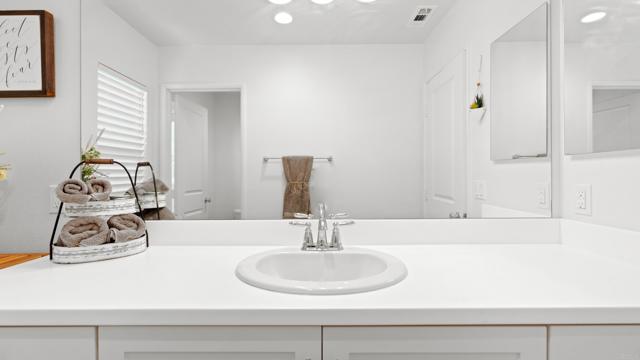 262 Camellia Way, Vista CA: https://media.crmls.org/mediaz/4d30de4d-dde1-4491-912f-acf592fcc6a7.jpg