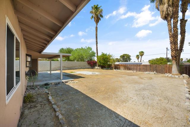 42720 Kansas Street, Palm Desert CA: https://media.crmls.org/mediaz/4d3156b9-65d8-4bb1-a5c2-060c4e07f739.jpg
