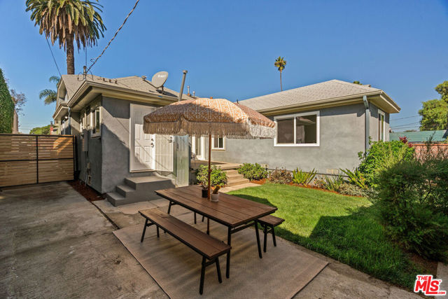 5748 7th Avenue, Los Angeles CA: https://media.crmls.org/mediaz/4d3160c1-b0ea-4eea-ba63-53b4d70d5fdc.jpg