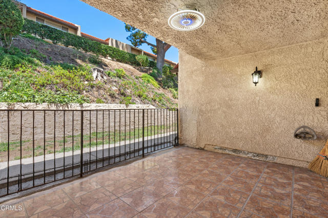 9503 Via Venezia, Burbank CA: https://media.crmls.org/mediaz/4d322213-7f7d-4d4e-ba88-407e98d6633d.jpg