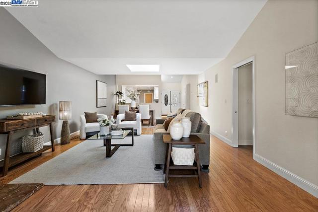 586 CAMBRIAN WAY, Danville CA: https://media.crmls.org/mediaz/4d326eb6-f150-4b1e-b5d6-8a7106ebae60.jpg