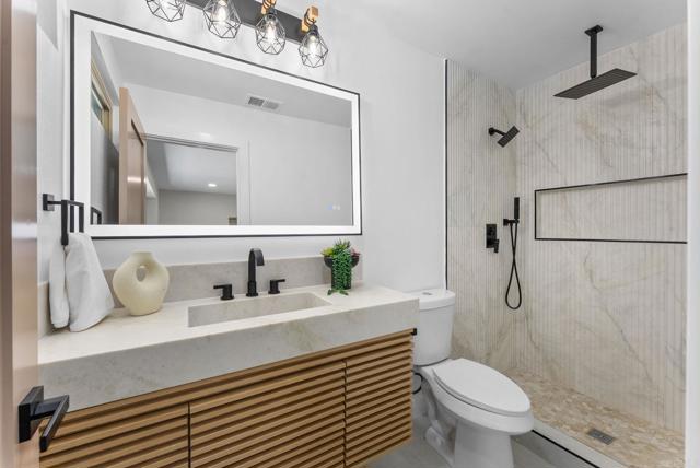 Detail Gallery Image 5 of 52 For 4984 Gaylord Dr, San Diego,  CA 92117 - 3 Beds | 2 Baths