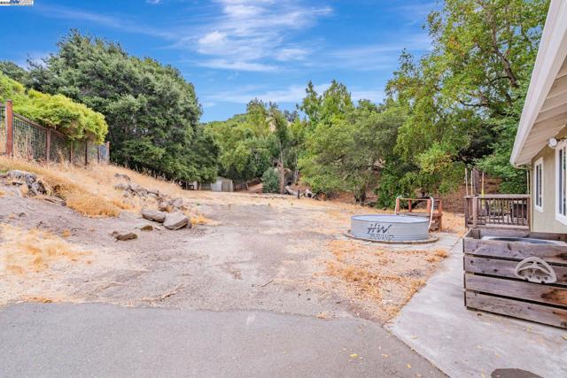 6703 Crow Canyon Rd, Castro Valley CA: https://media.crmls.org/mediaz/4d33b647-e3eb-4502-90b2-0ff53790d7f7.jpg