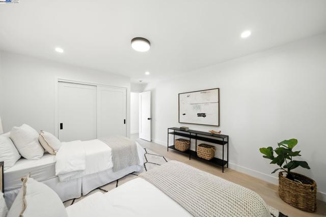 4253 Mirador Dr, Pleasanton CA: https://media.crmls.org/mediaz/4d34127a-e83b-4125-a18f-8e5749eb6c80.jpg