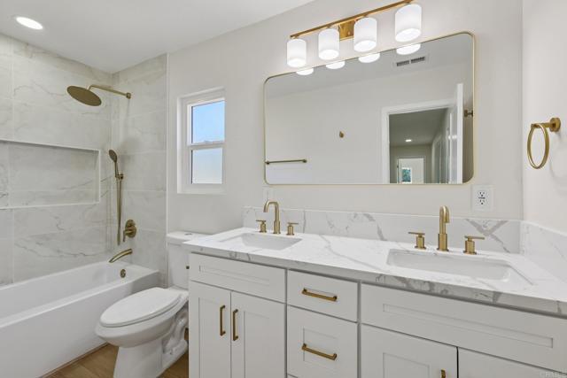 5471 Papagallo Drive, Oceanside CA: https://media.crmls.org/mediaz/4d34e1bd-e704-422e-88a4-cea7be28209b.jpg