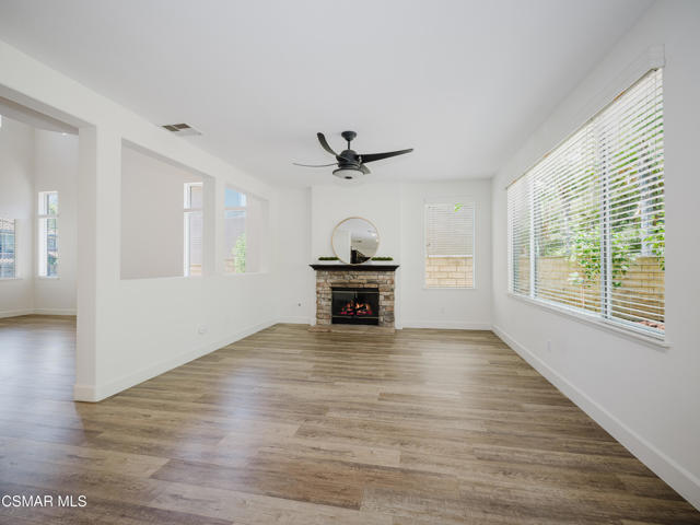 3185 Clarita Court, Thousand Oaks CA: https://media.crmls.org/mediaz/4d350a3e-72d6-4461-ac37-452cbdc3165b.jpg
