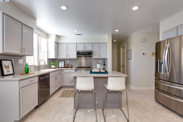 Image 10 of 30 For 6 Weiss Ct  