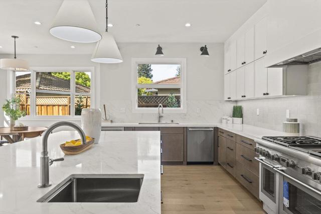 1303 American Way, Menlo Park CA: https://media.crmls.org/mediaz/4d35e35b-0bfd-4057-8bf2-3a1e320a1198.jpg