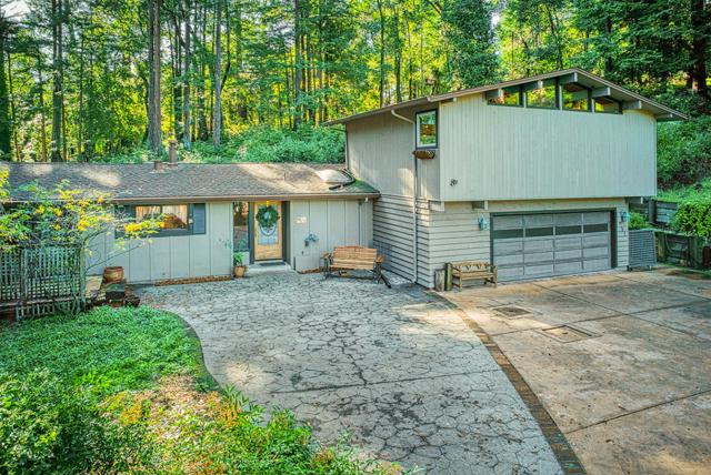 951 Jenny Way, Felton CA: https://media.crmls.org/mediaz/4d362b0d-344e-4e74-884d-73127cb23757.jpg