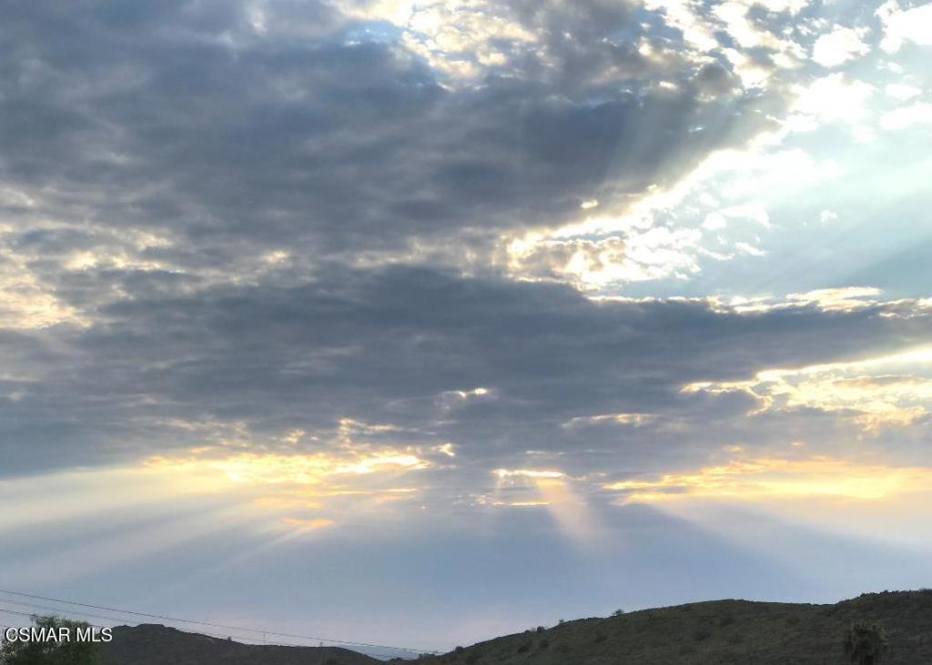 https://media.crmls.org/mediaz/4d37e376-8d54-45e8-ade7-549cf888e997.jpg?preset=X-Large