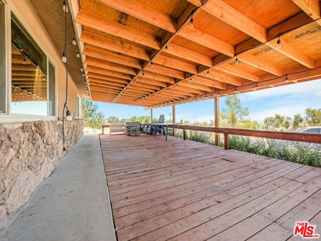 9446 Green Road, Pinon Hills CA: https://media.crmls.org/mediaz/4d382a4c-a24f-41e8-934d-4e6ad0cdcae0.jpg