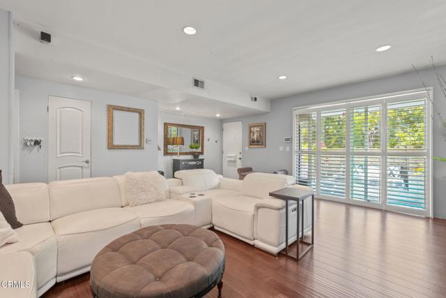 4804 La Villa Marina, Marina del Rey CA: https://media.crmls.org/mediaz/4d382b8f-596c-41ce-ac61-bc5deca33571.jpg