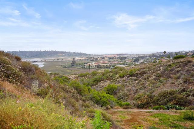 3334 Caminito Cabo Viejo, Del Mar CA: https://media.crmls.org/mediaz/4d389616-a5dc-44de-867b-683f9dc97937.jpg