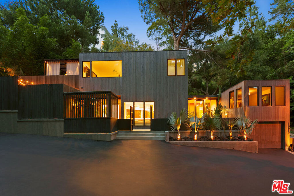 10072 Westwanda Drive