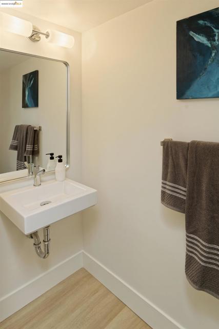 1201 Pine St, Oakland CA: https://media.crmls.org/mediaz/4d39add9-6ce8-402f-a203-c9780010a843.jpg