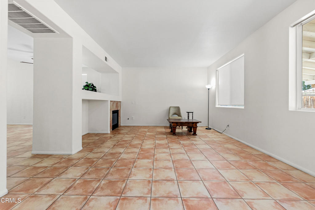 https://media.crmls.org/mediaz/4d39d41d-50dc-4564-82c0-9357a484f870.jpg?preset=X-Large