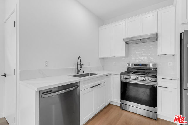 1536 11th Street, Santa Monica CA: https://media.crmls.org/mediaz/4d39f431-f013-4c44-a1a2-41ceb955e9a6.jpg
