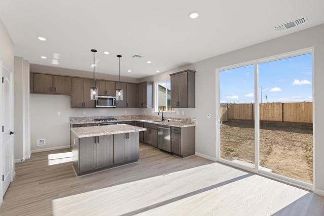 1861 Hydrangea Drive, Hollister CA: https://media.crmls.org/mediaz/4d3a39a9-8db3-4cca-9ef0-edabb7b2ed18.jpg