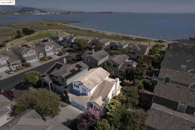 26 Farallon Ct, Richmond CA: https://media.crmls.org/mediaz/4d3b0cb8-7347-4146-8670-2005d5f3eb96.jpg