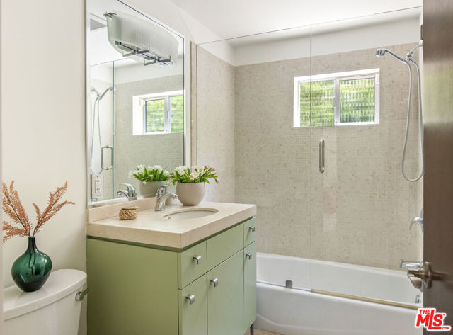 4947 Varna Avenue, Sherman Oaks CA: https://media.crmls.org/mediaz/4d3b6fe6-2426-4be4-8130-e4cf65d9ea5b.jpg