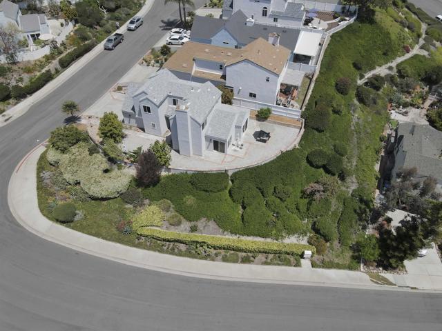 4503 Carnaby, Carlsbad CA: https://media.crmls.org/mediaz/4d3b80b6-8383-49c1-bde3-f4f103262124.jpg