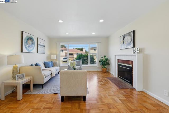 232 Longford Dr, South San Francisco CA: https://media.crmls.org/mediaz/4d3bdd0b-0cdc-4c1a-9ed6-ffbe13df71ee.jpg