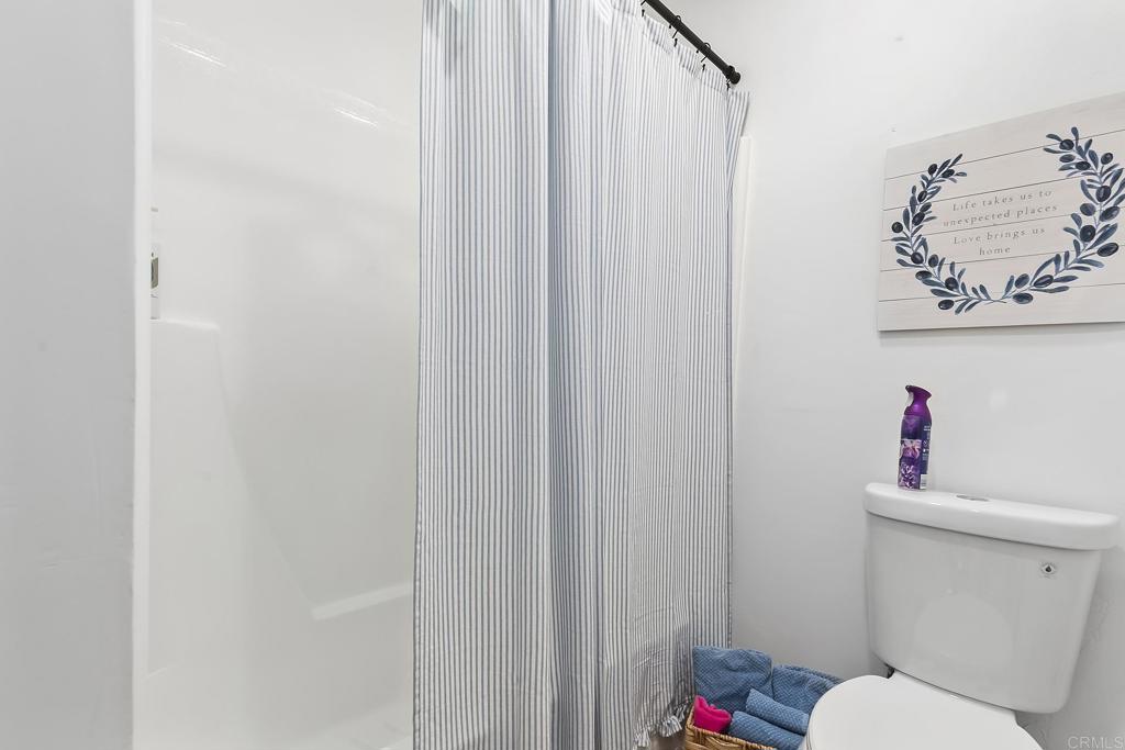 https://media.crmls.org/mediaz/4d3bf07b-a581-4d4d-90f2-7a57ec5a02a9.jpg?preset=X-Large