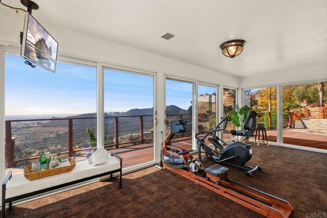 3698 Camino De Las Lomas, Vista CA: https://media.crmls.org/mediaz/4d3c26d8-fd72-4ce3-815c-e42196af03cc.jpg