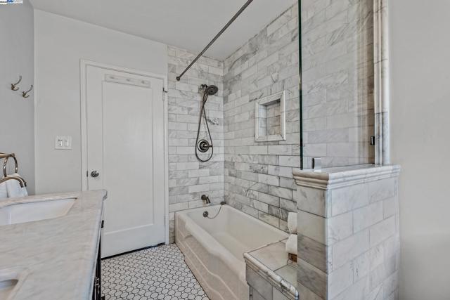 297 Lorraine Blvd, San Leandro CA: https://media.crmls.org/mediaz/4d3c4fbe-8e2c-44fe-962c-fa8d65fb834d.jpg