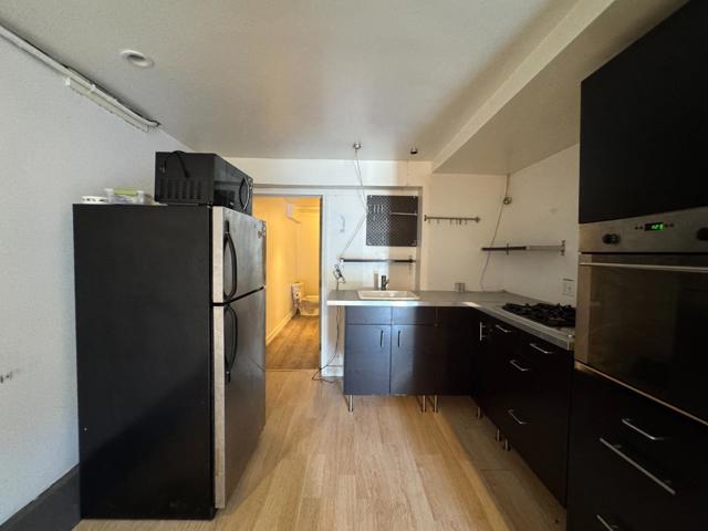 370 Bartlett Street, San Francisco CA: https://media.crmls.org/mediaz/4d3cb19b-7232-4695-887e-15794a3a7eae.jpg