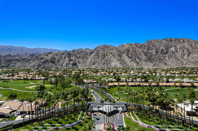 54580 Tanglewood, La Quinta CA: https://media.crmls.org/mediaz/4d3cca29-bc10-4244-af14-fef8787ddb7a.jpg