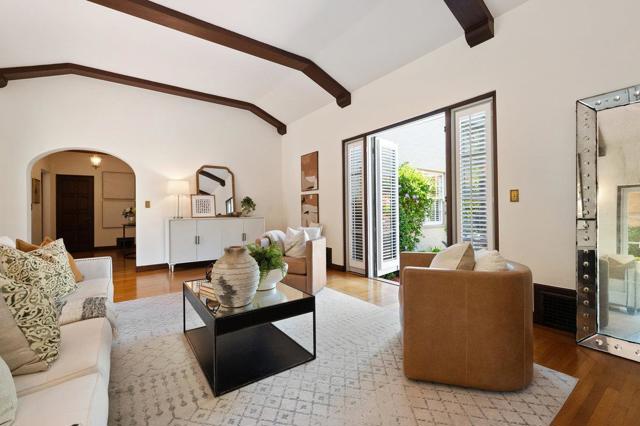 706 Edgewood Road, San Mateo CA: https://media.crmls.org/mediaz/4d3cce44-ae0b-49ea-ae58-e3d75e4117fd.jpg