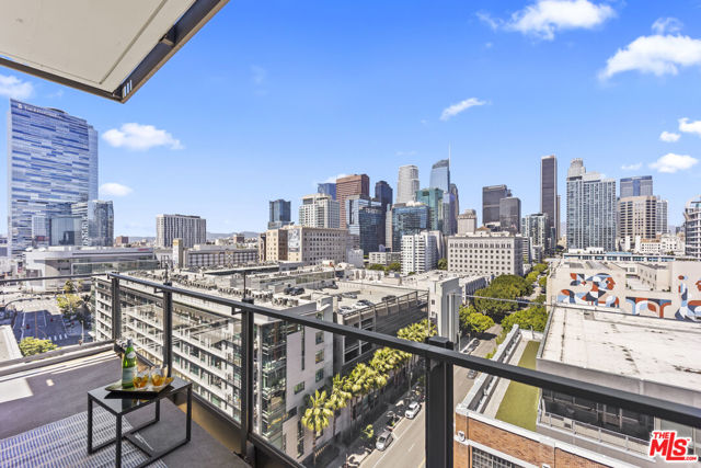 1100 S Hope Street, Los Angeles CA: https://media.crmls.org/mediaz/4d3d104a-6ee3-4199-98a3-828322b6178b.jpg