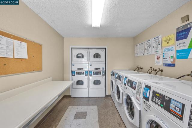 825 Oak Grove Rd, Concord CA: https://media.crmls.org/mediaz/4d3d56e7-f91f-4335-8334-b1c7379ee79e.jpg