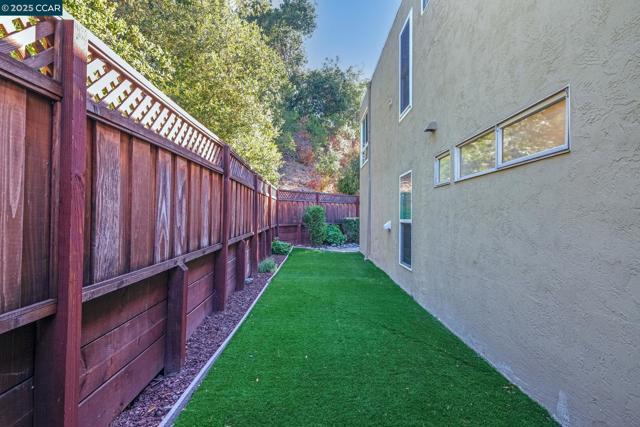 651 Moraga Rd, Moraga CA: https://media.crmls.org/mediaz/4d3d88ab-212d-4f17-98d2-a9069b868478.jpg